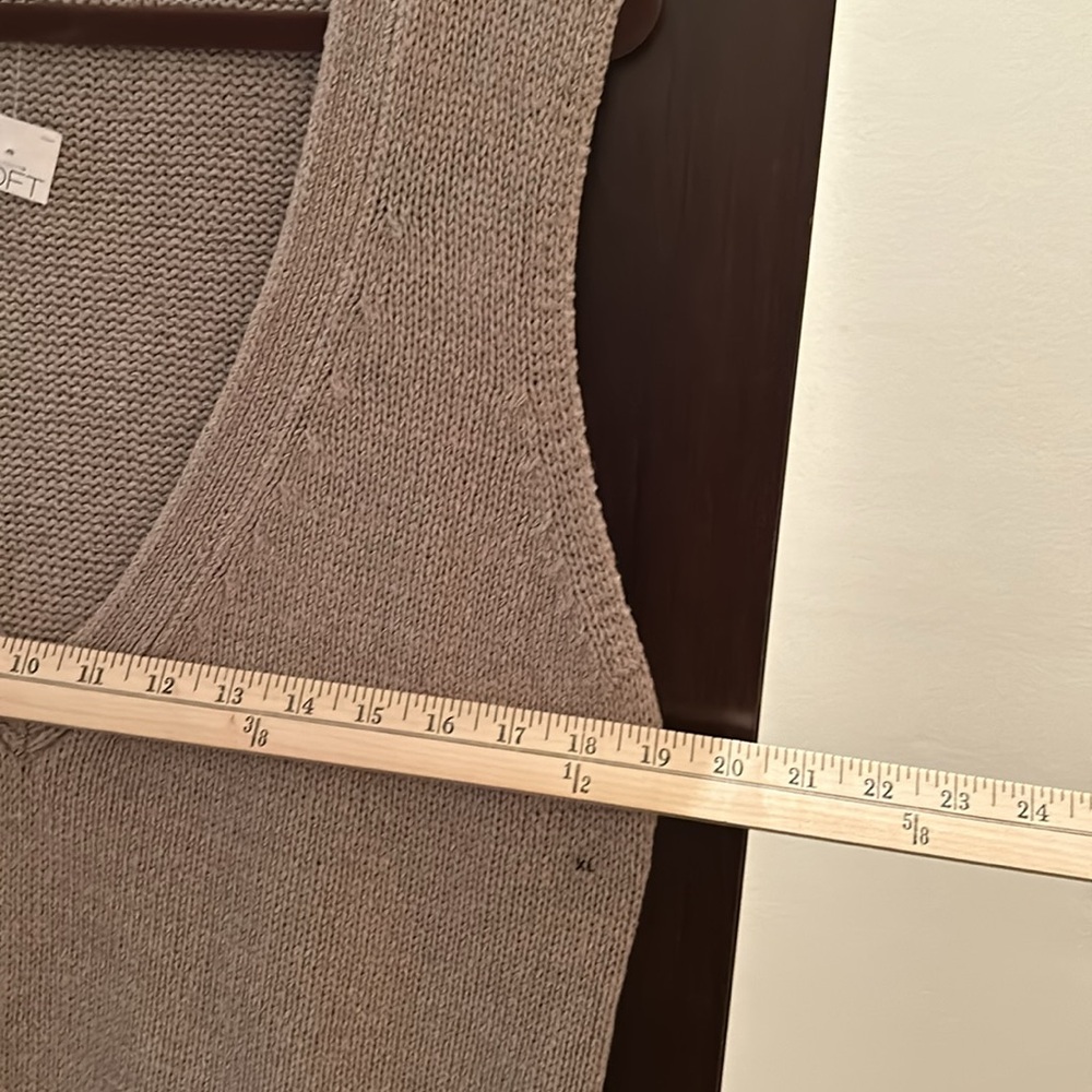 LOFT Women's tan Sweater Vest